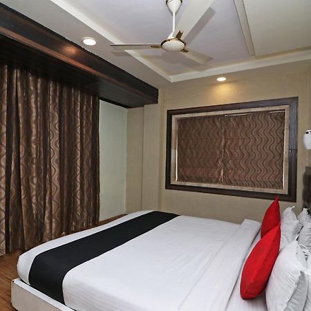 Hotel Emerald Kolkata Bagian luar foto