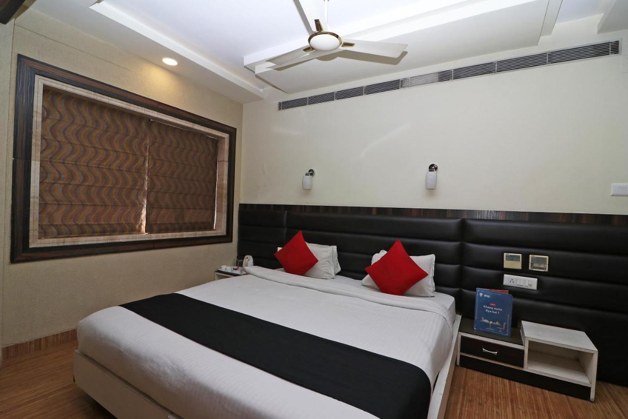 Hotel Emerald Kolkata Bagian luar foto