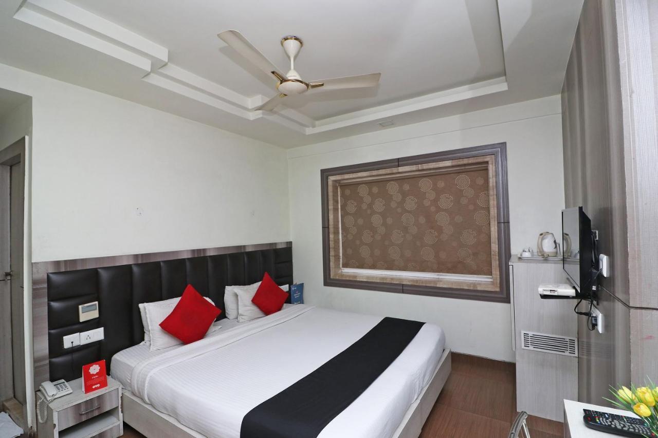 Hotel Emerald Kolkata Bagian luar foto