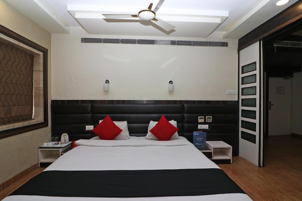 Hotel Emerald Kolkata Bagian luar foto