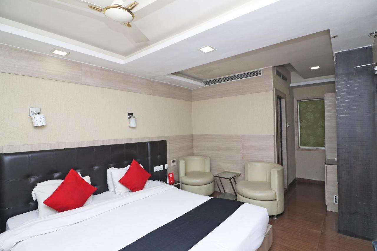 Hotel Emerald Kolkata Bagian luar foto