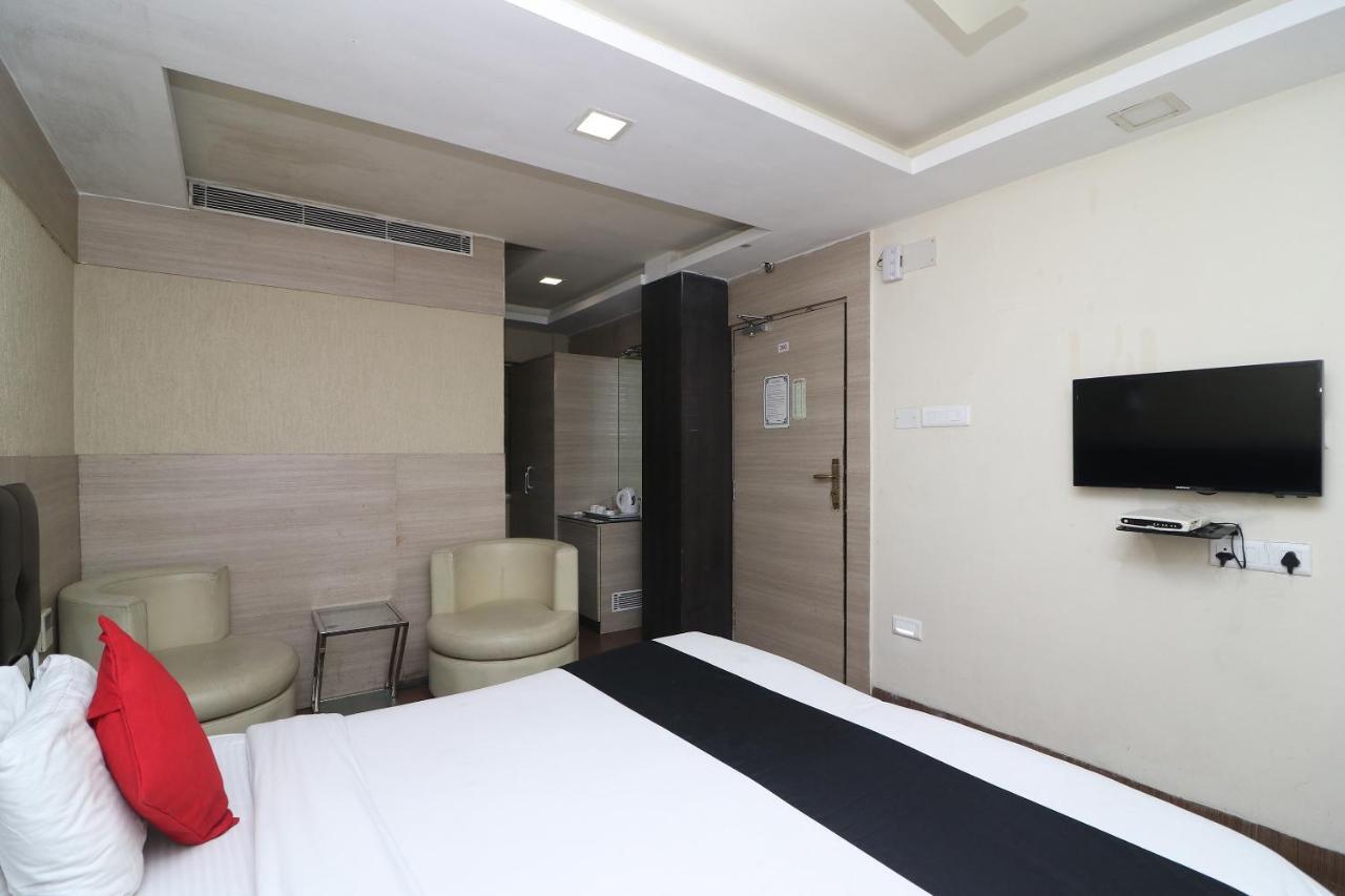 Hotel Emerald Kolkata Bagian luar foto