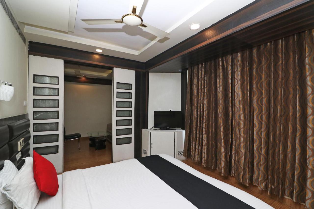 Hotel Emerald Kolkata Bagian luar foto