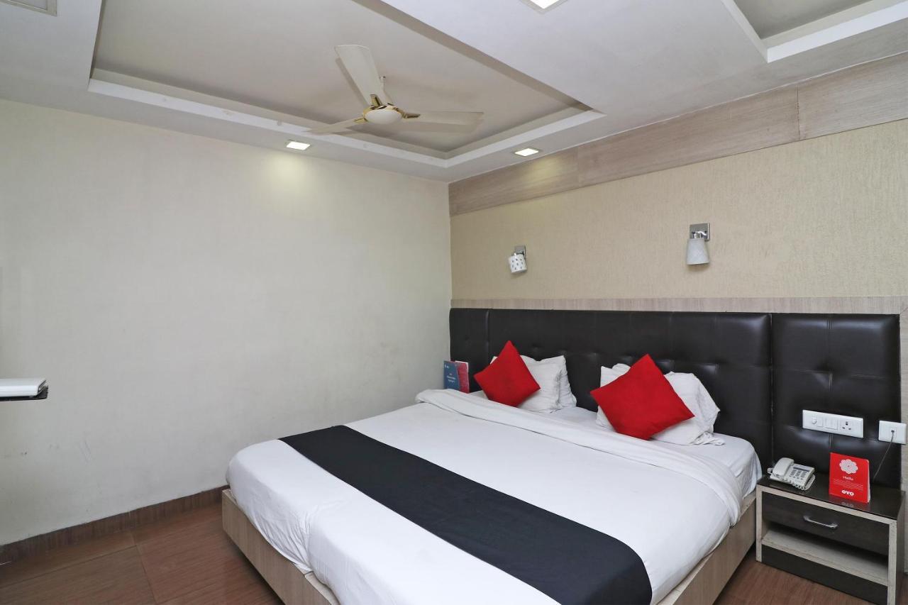 Hotel Emerald Kolkata Bagian luar foto